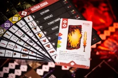 Gra Planszowa Primal: Przebudzenie: karty wyposażenia
