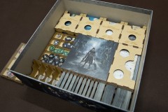 bloodborne-gra-planszowa-insert-redrewno.jpg