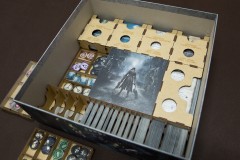 bloodborne-gra-planszowa-insert-redrewno.jpg